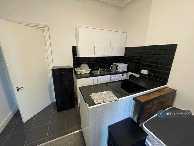 Studio for rent in Phippsville, Northampton