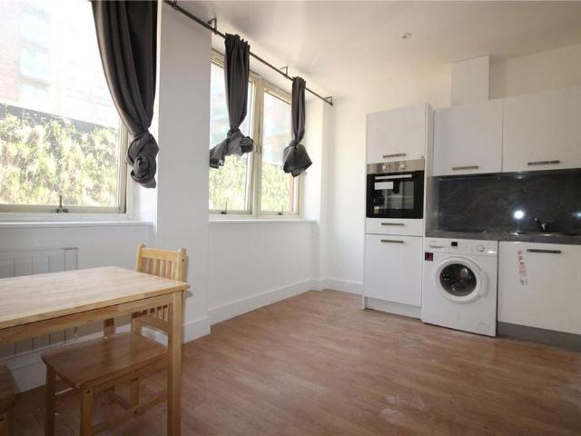 Studio for rent in Elstree and Borehamwood, Borehamwood