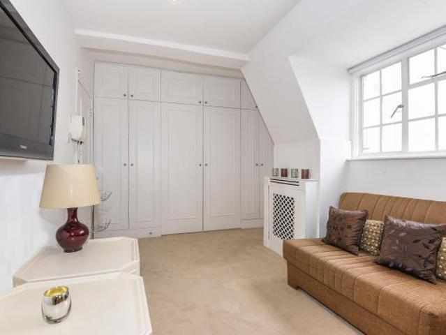 Flat for rent in St. John's Wood, Greater London