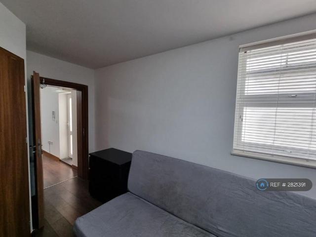 Studio for rent in Slough
