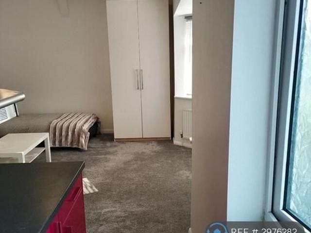 Studio for rent in Westminster, Victoria