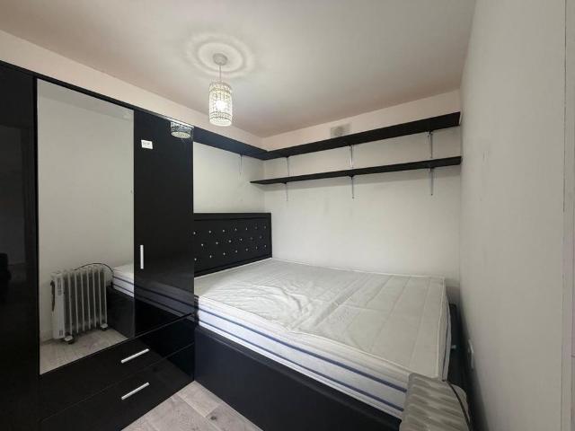 Studio for rent in Lower Halliford, Surrey