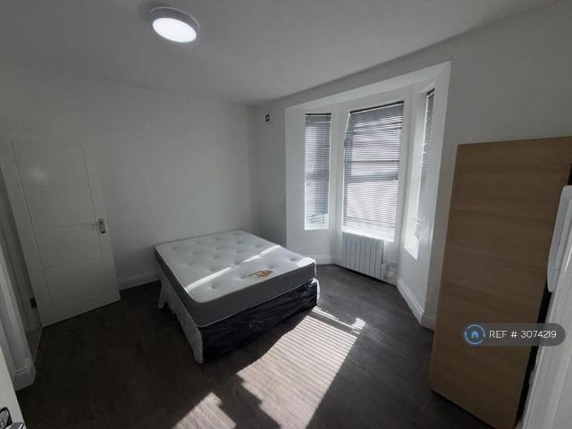 Studio for rent in London Borough of Wandsworth, Greater London