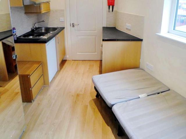 Flat for rent in London Borough of Ealing, Park Royal