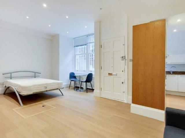 Studio for rent in London, Isle Of Man