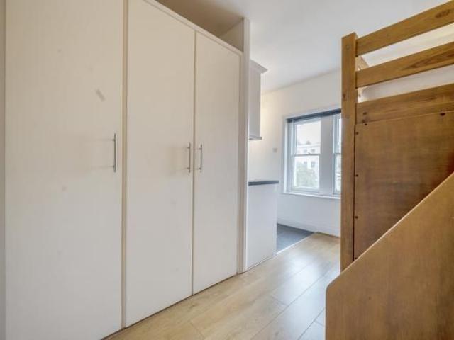 Studio for rent in Reading