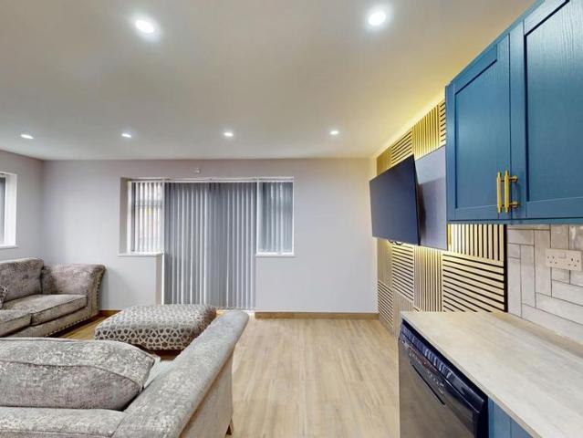 Studio for rent in Stirchley, West Midlands