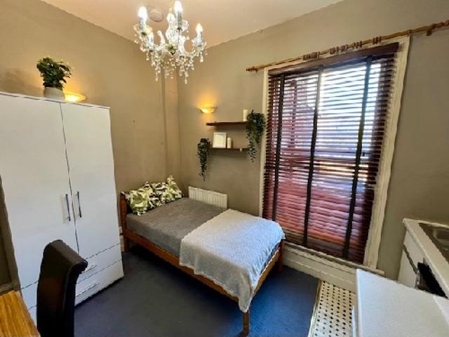 Studio for rent in Shepherd's Bush, Greater London