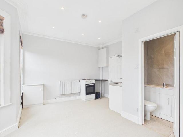 Flat for rent in London Borough of Hounslow, Greater London