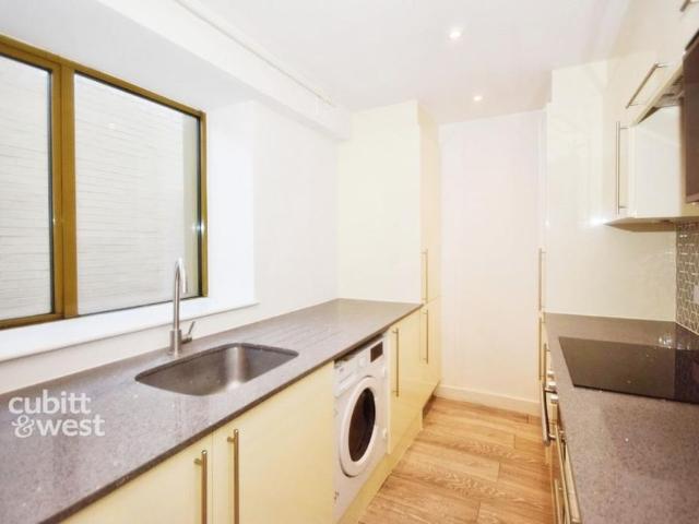 Studio for rent in Worcester Park, Greater London