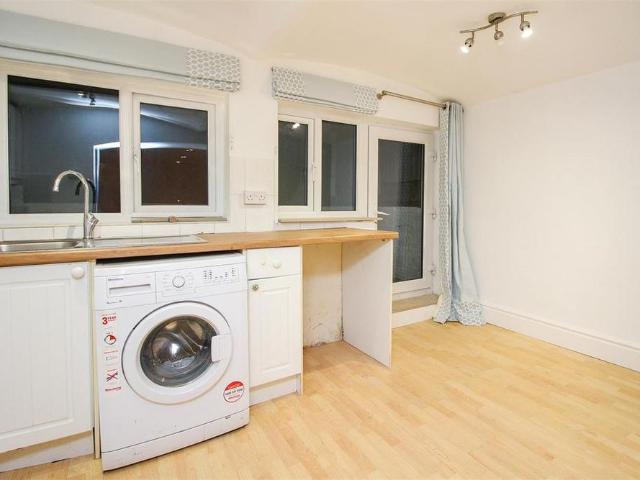 Studio for rent in Longport, The Bridge