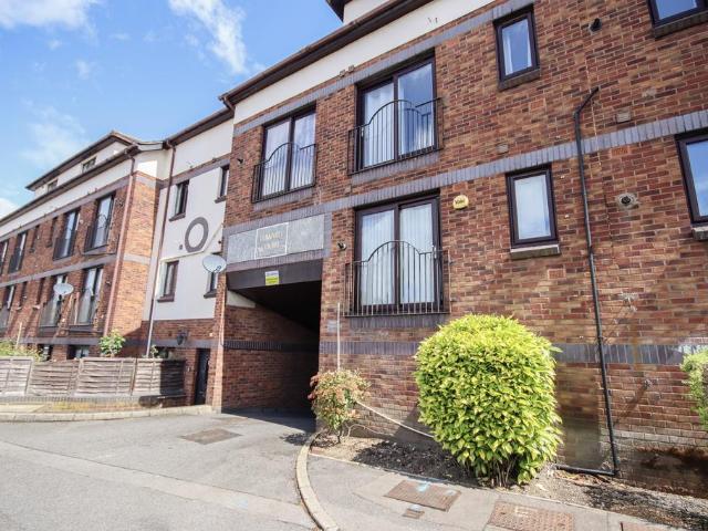Flat for rent in Luton, Chatham