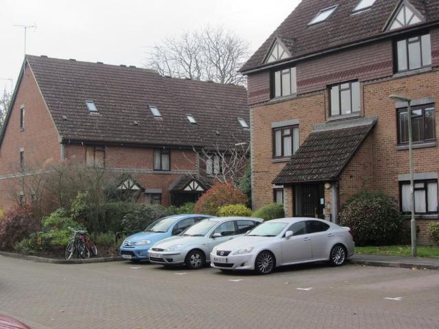 Studio for rent in Fole, Surrey