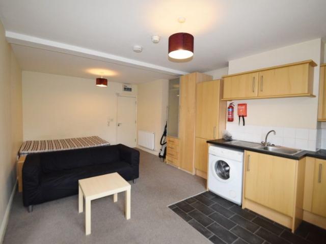 Studio for rent in Broomhill, South Yorkshire