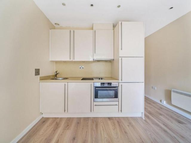 Studio for rent in London Borough of Ealing, Greater London