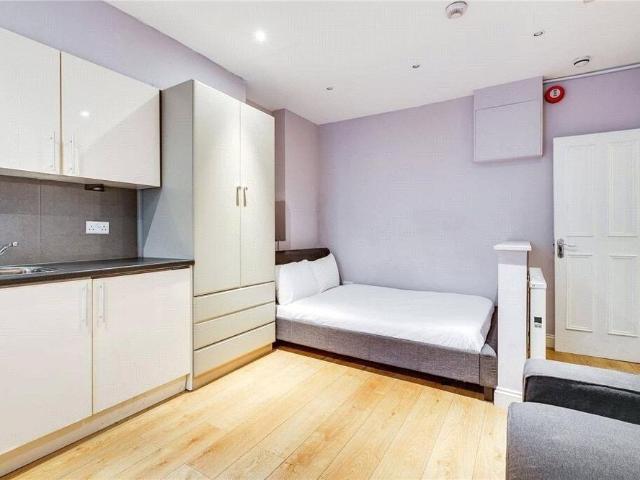 Studio for rent in Earl's Court, Greater London