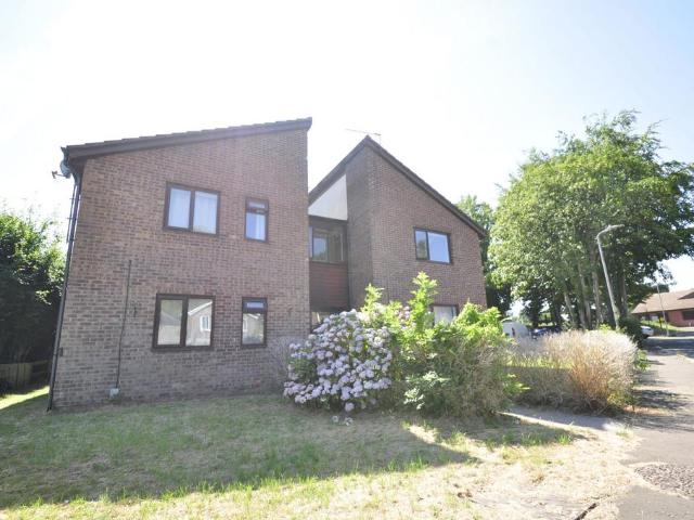 Flat for rent in Maesglas, Wales