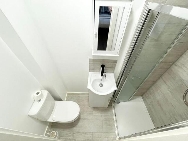 Flat for rent in North Kensington, Greater London