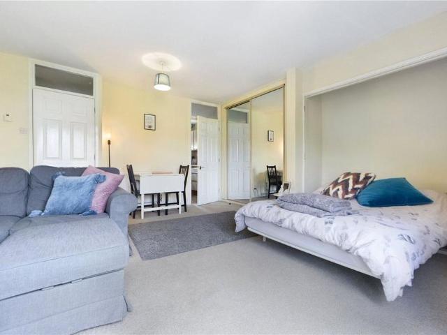 Studio for rent in Newtown, Reading