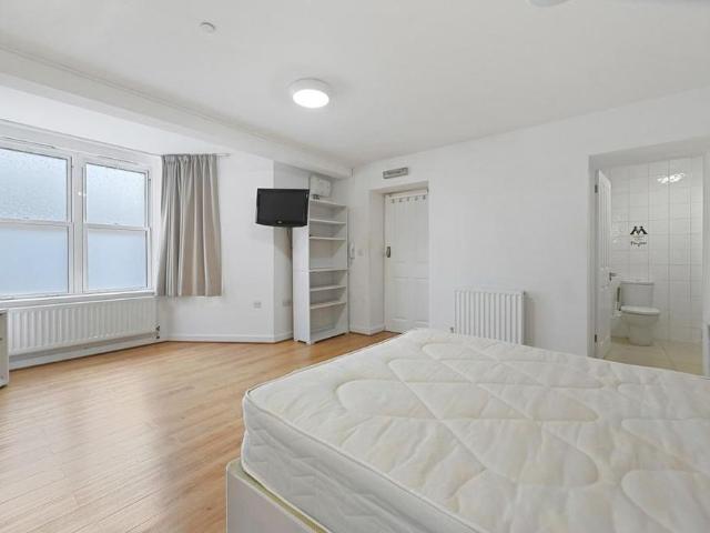 Studio for rent in London Borough of Hammersmith and Fulham, Greater London