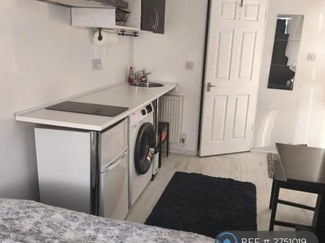 Studio for rent in The Meadows, Haddon