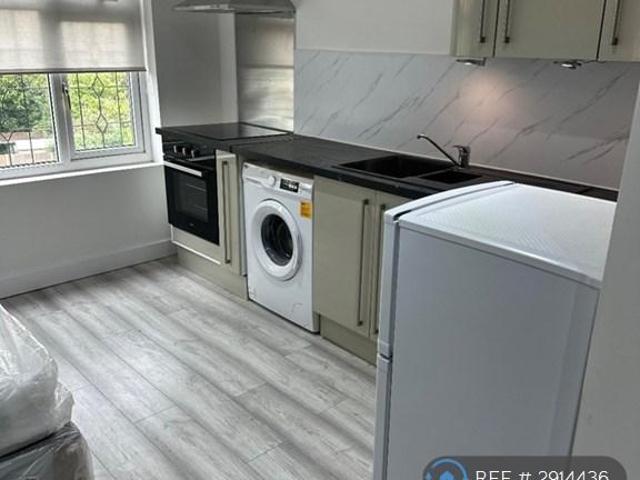 Flat for rent in London Borough of Croydon, Addiscombe