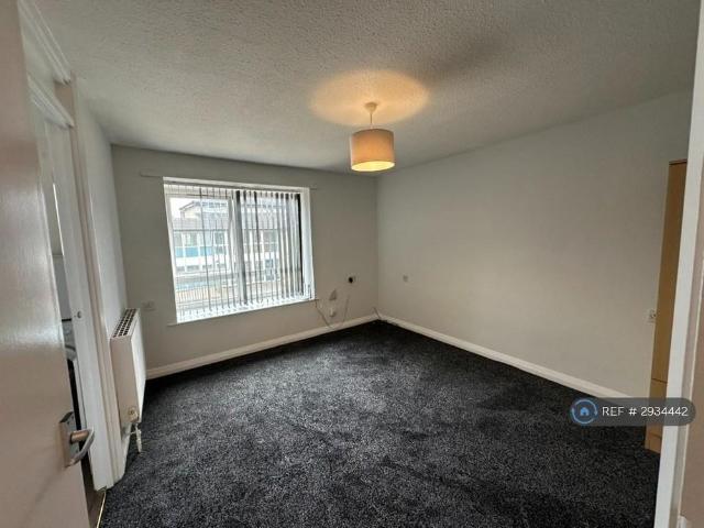 Studio for rent in Great Horton, West Yorkshire