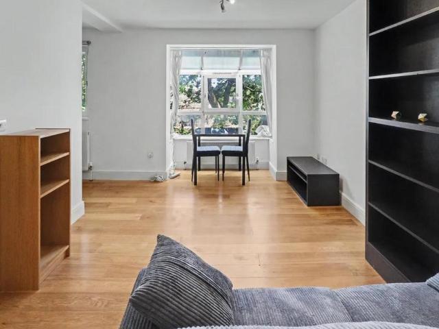 Flat for rent in Highbury, Greater London