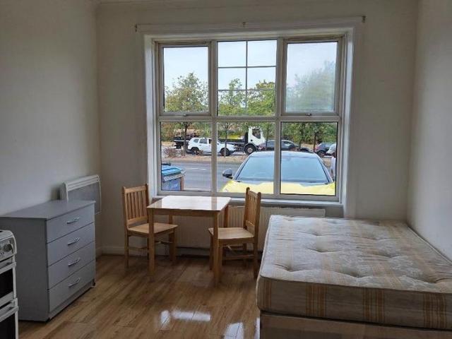 Studio for rent in Bowes Park, Greater London
