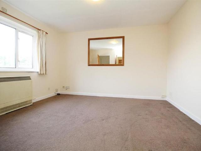 Studio for rent in Southgate, Crawley