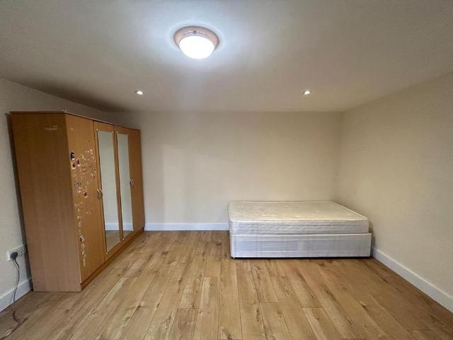 Studio for rent in London Borough of Ealing, Greater London