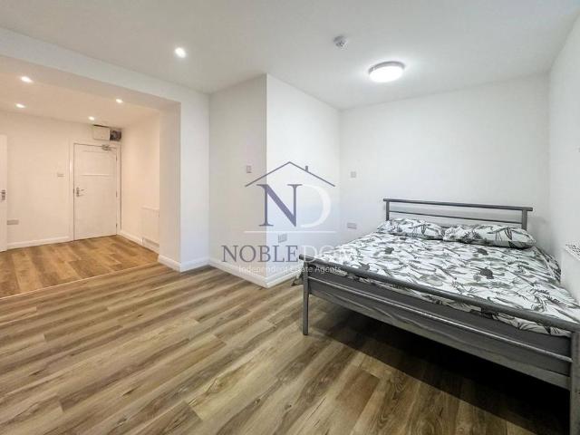 Studio for rent in London Borough of Hounslow, Greater London