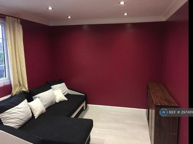 Studio for rent in Elstree and Borehamwood, Borehamwood