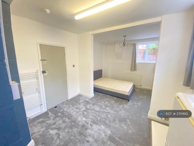 Flat for rent in Elmfield, Leicestershire
