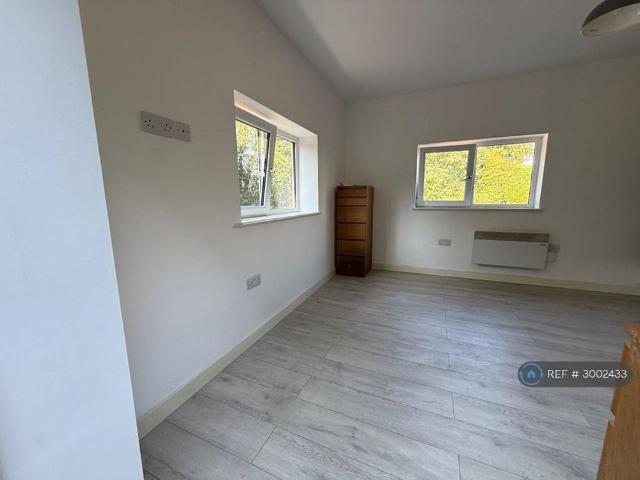 Studio for rent in Ash Green, Camp Hill