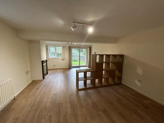 Studio for rent in Low Fold, Bradford