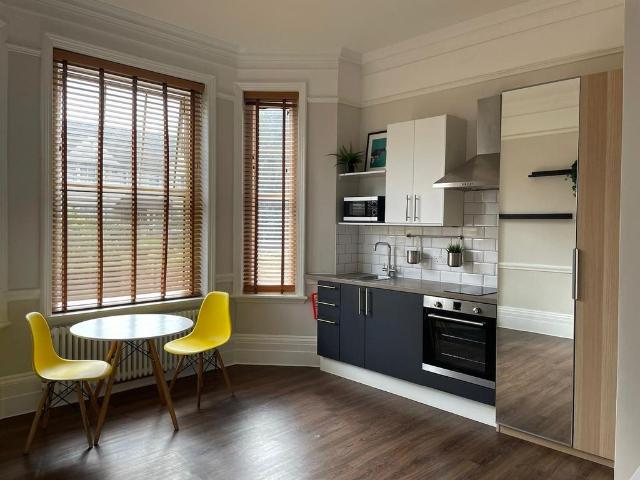 Flat for rent in London Borough of Croydon, Addiscombe