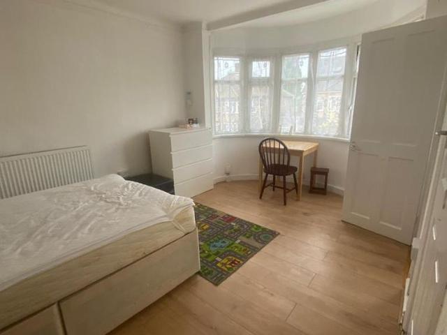 Studio for rent in Wealdstone, Greater London