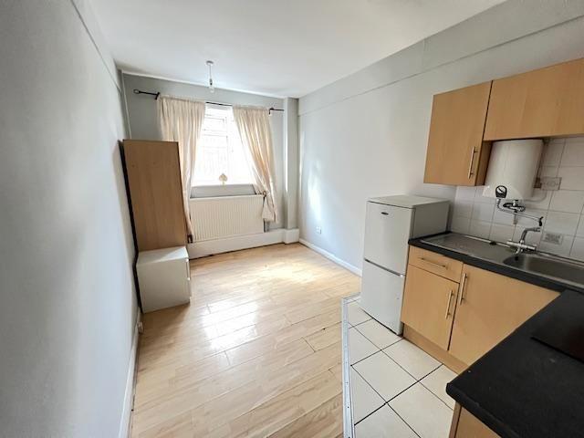 Studio for rent in Eastleigh, Helford