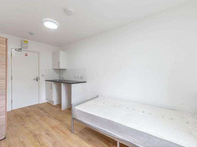 Studio for rent in London Borough of Ealing, Greater London