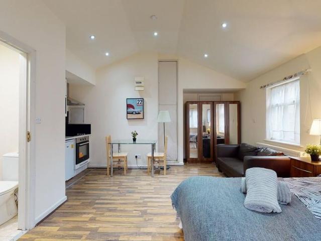 Studio for rent in Brondesbury, Isle Of Man