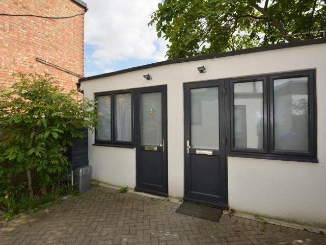 Flat for rent in Blackhills, Surrey