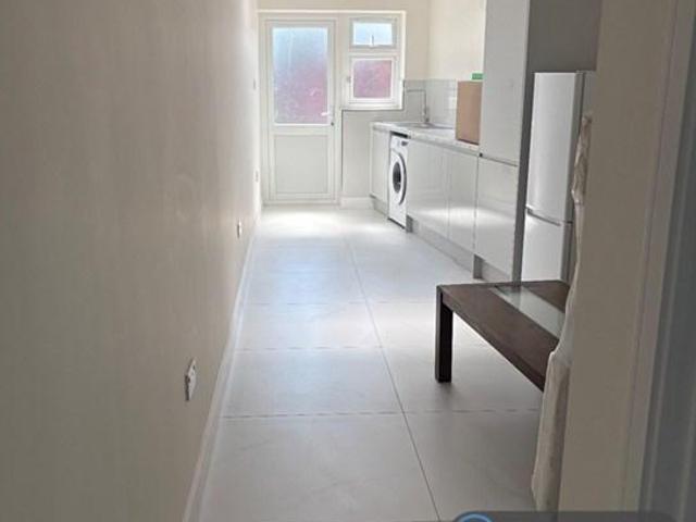 Flat for rent in Hainault, Greater London