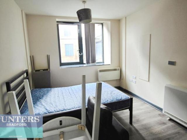 Studio for rent in West Yorkshire