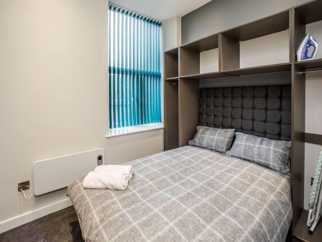Studio for rent in Huddersfield, West Yorkshire