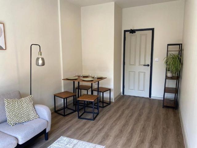 Studio for rent in Totteridge, Cressex