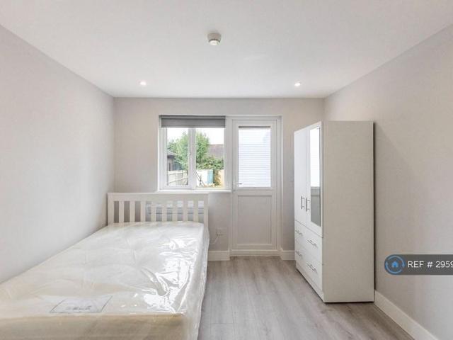 Studio for rent in Bushey