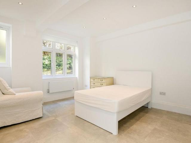 Studio for rent in St. John's Wood, Greater London