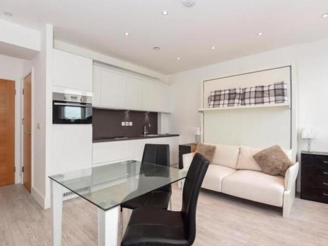 Studio for rent in Gerrards Cross, Denham
