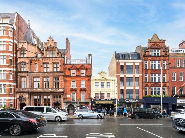Flat for rent in South Kensington, Greater London